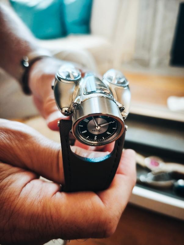 Pièce d'horlogerie sculptée — entre mécanique de précision et objet de désir