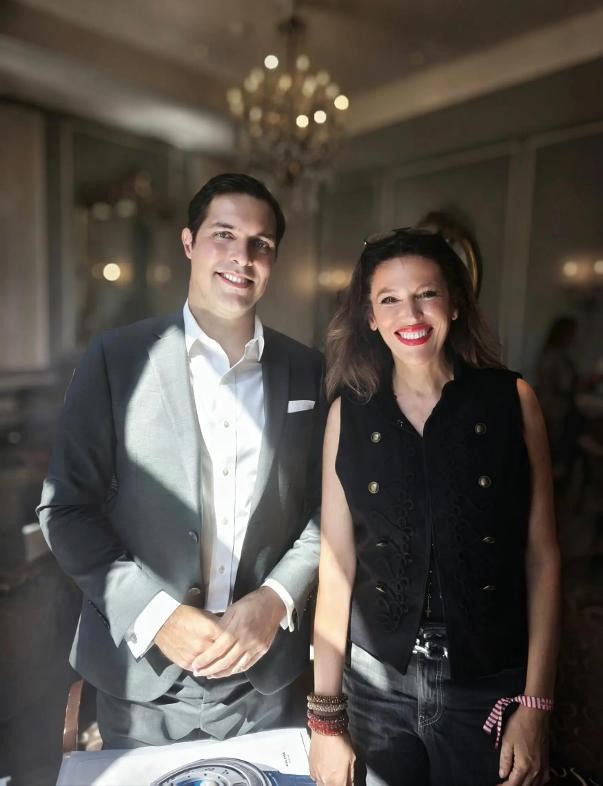 Portrait noir et blanc — Rencontre au salon privé du Beau-Rivage, Genève